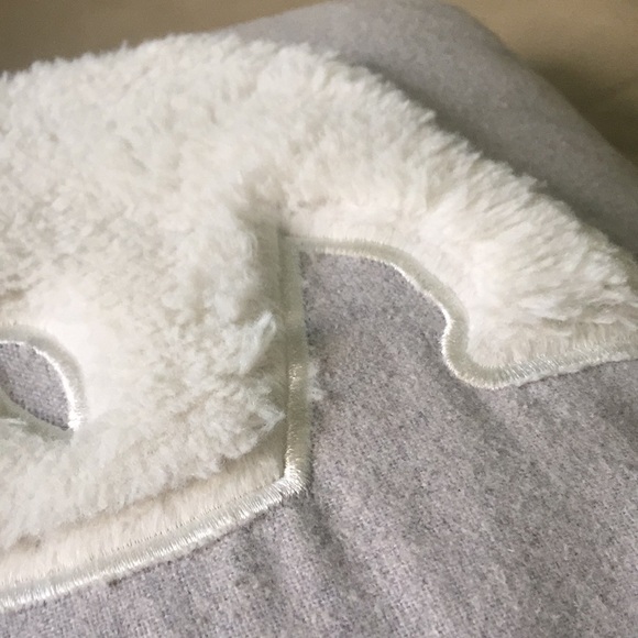 CUSHION + INSERT POLAR BEAR HUG GREY | embroidery - Picture 2 of 10